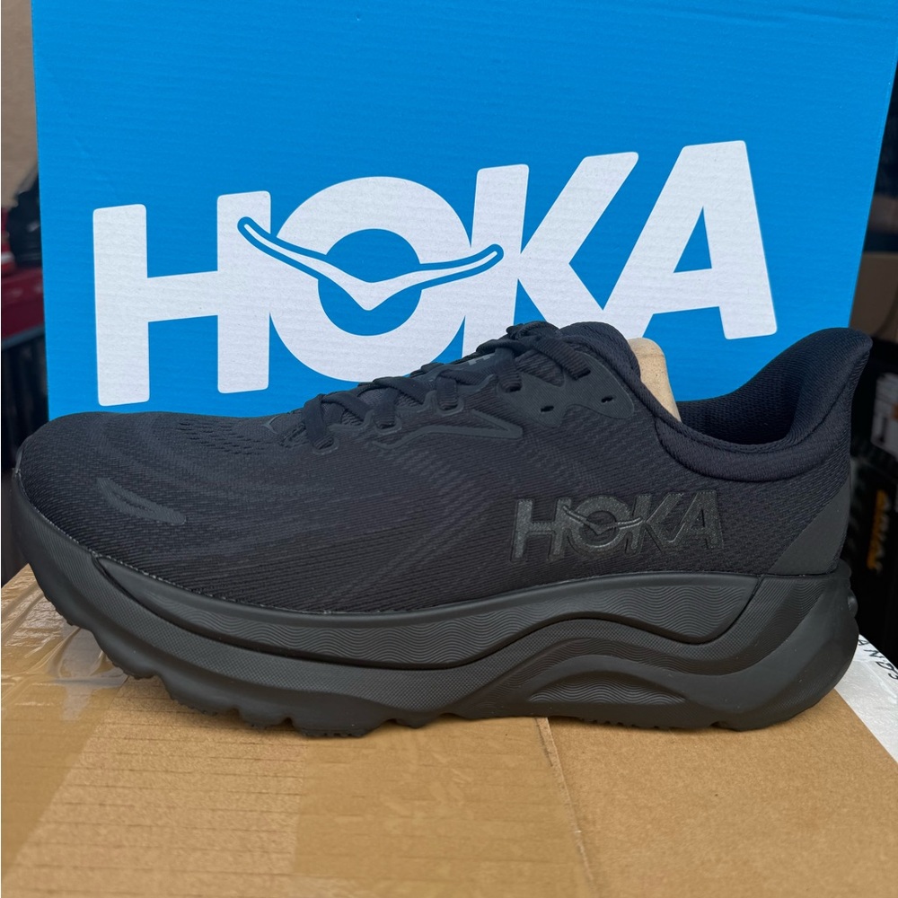 Hoka one one men’s Arahi 8 wide E2 black size 10.5